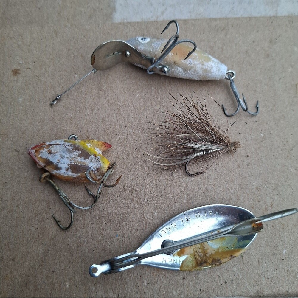 Vintage Fishing Lure Lot of 4: Gall Weedrunner Spoon, Heddon Sonic, River Runt &